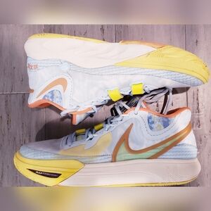 Nike Kyrie 8 Men basketball shoes size - 10.5